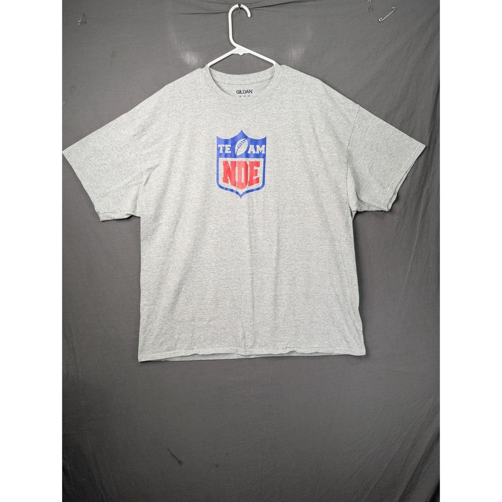 Gildan Mens Team NDE Football Shield Graphic T-Shirt Gray 2XL